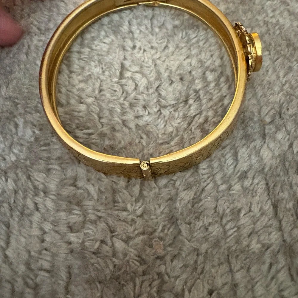 GUC gold tone bangle bracelet